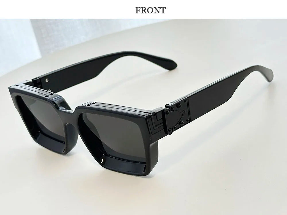 Carauana_Millionaire_GO3_FRONT_LACK_BLACK